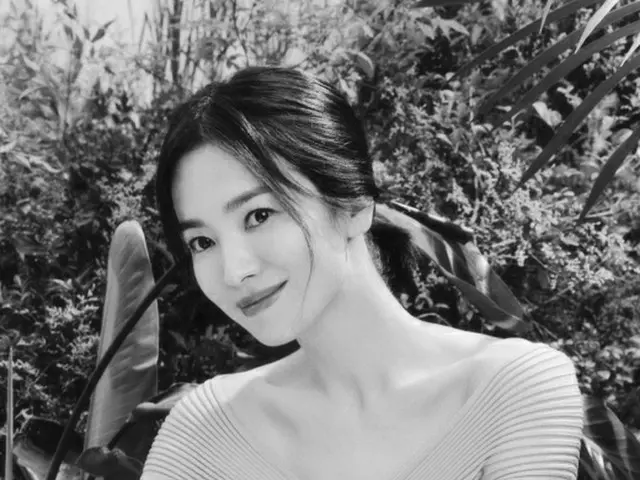 女優ソン・ヘギョ、優雅に果敢に…独特なデザインの服も高級に（画像提供:wowkorea）