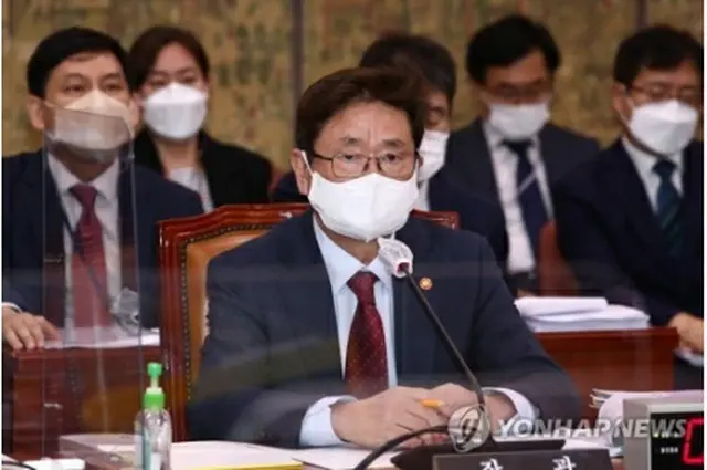 国政監査に出席した朴氏（国会写真記者団）＝５日、ソウル（聯合ニュース）