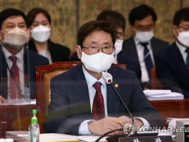 国政監査に出席した朴氏（国会写真記者団）＝５日、ソウル（聯合ニュース）