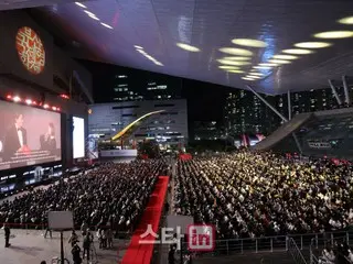 第27回釜山国際映画祭開幕…観客の熱い拍手と歓呼に満ちたレッドカーペット