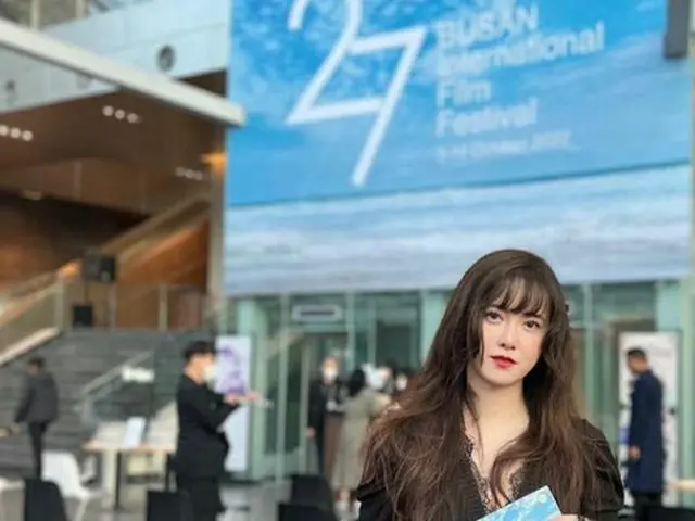 女優兼監督のク・ヘソンが「釜山国際映画祭」開幕式で着用したドレスの価格を公開した（画像提供:wowkorea）