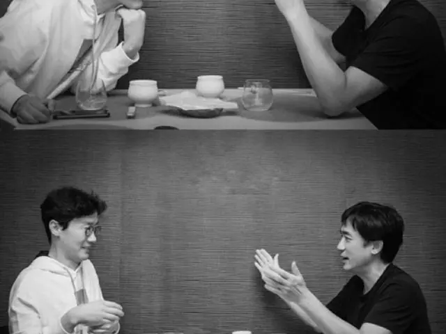“香港の大スター”トニー・レオン（右）、「イカゲーム」ファン・ドンヒョク監督との対面が話題…「シーズン2に出演？」（画像提供:wowkorea）