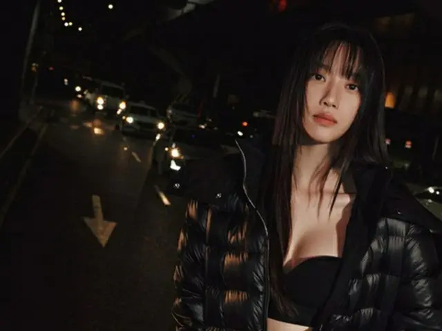 女優ムン・ガヨン、「ボリューム感爆発のブラトップ姿」…道路上の美しい姿に視線集中(画像提供:wowkorea)