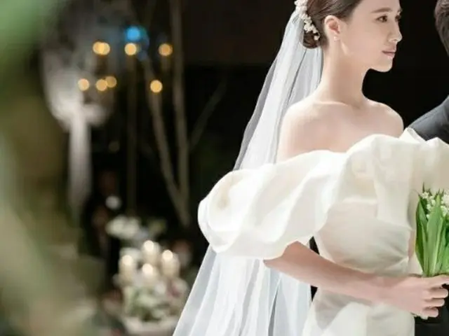 “ナムグン・ミンと結婚”チン・アルム、結婚式でのドレスが話題！韓国女優や海外セレブ“御用達ブランド”（画像提供:wowkorea）