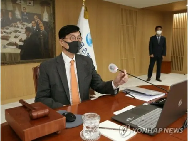 金融通貨委員会を主宰する韓国銀行の李昌鏞（イ・チャンヨン）総裁（写真共同取材団）＝１２日、ソウル（聯合ニュース）