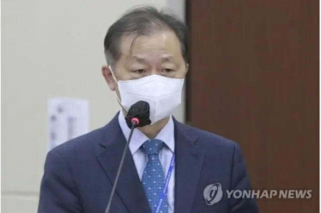 国政監査で業務報告する大韓赤十字社の申会長（国会写真記者団）＝12日、ソウル（聯合ニュース）