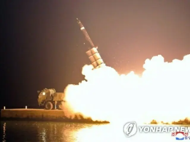 北朝鮮の朝鮮中央通信は１０日、９月２５日以降に行われた７回の弾道ミサイル発射は戦術核運用部隊の発射訓練だったとし、いずれも金正恩（キム・ジョンウン）国務委員長（朝鮮労働党総書記）が指導したと報じた＝（朝鮮中央通信＝聯合ニュース）≪転載・転用禁止≫