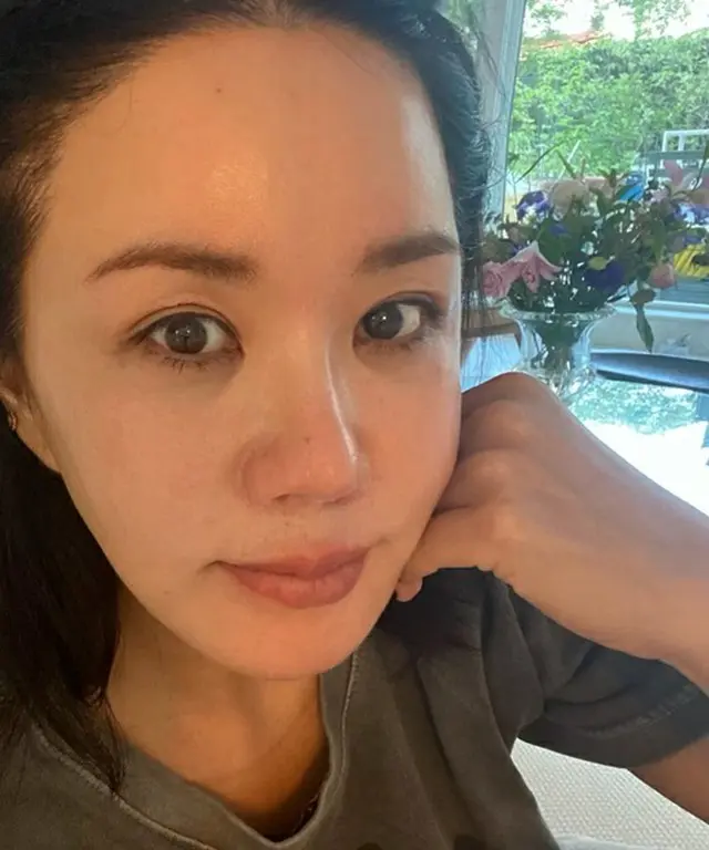 歌手オム・ジョンファ、どアップ自撮り写真を公開…「クマは私の友達」（画像提供:wowkorea）