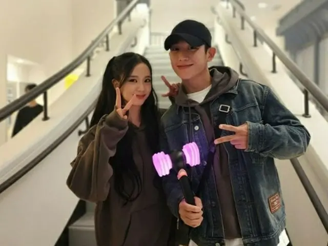 俳優チョン・ヘイン、JISOO（BLACKPINK）と再会！… 見るだけでドキドキワクワク（画像提供:wowkorea）