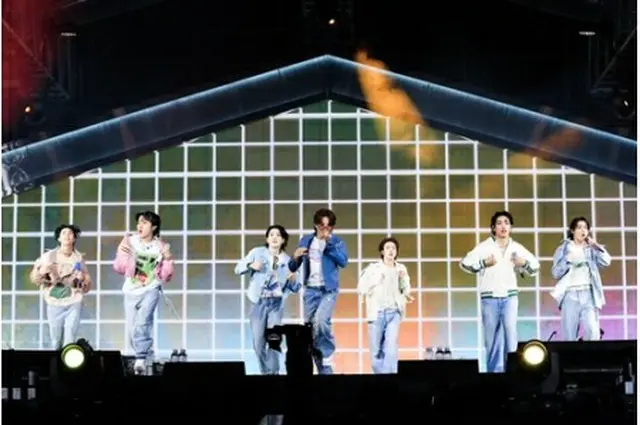 15日、釜山で公演を行うBTS（ビッグヒットミュージック提供）＝（聯合ニュース）≪転載・転用禁止≫