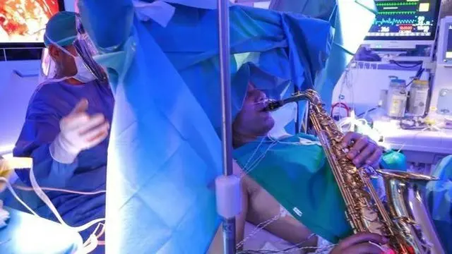 サックス演奏をしながら「9時間に及ぶ脳手術」を受けたイタリアの音楽家＝韓国報道（画像提供:wowkorea）