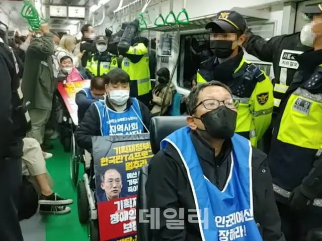全障連、地下鉄デモを再開…ソウル地下鉄2・9号線が「混雑」（画像提供:wowkorea）