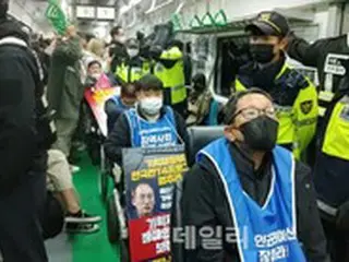 全障連、地下鉄デモを再開…ソウル地下鉄2・9号線が「混雑」