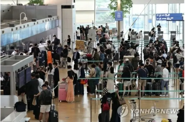 韓国政府が日本など３カ国・地域からの査証（ビザ）なしでの短期滞在を認める措置を１１月から全面的に再開する＝（聯合ニュース）