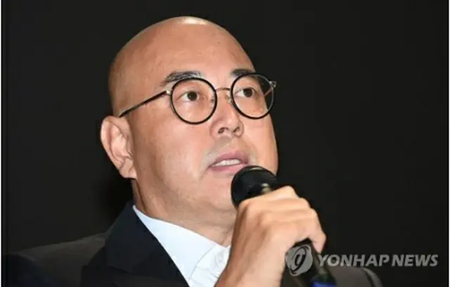 記者会見で障害について謝罪する南宮氏（共同取材）＝１９日、城南（聯合ニュース）
