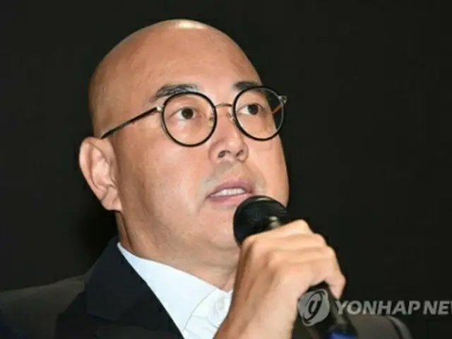 記者会見で障害について謝罪する南宮氏（共同取材）＝１９日、城南（聯合ニュース）