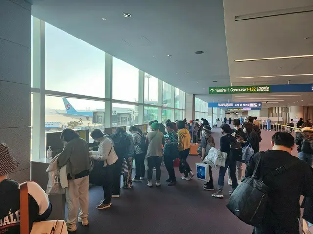 仁川国際空港で発展途上国のような風景…書類を書くために混乱した入国者たち＝韓国（画像提供:wowkorea）
