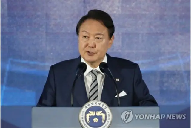 「警察の日」記念式典で祝辞を述べる尹大統領（大統領室通信写真記者団）＝21日、仁川（聯合ニュース）