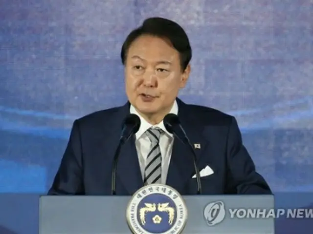 「警察の日」記念式典で祝辞を述べる尹大統領（大統領室通信写真記者団）＝21日、仁川（聯合ニュース）