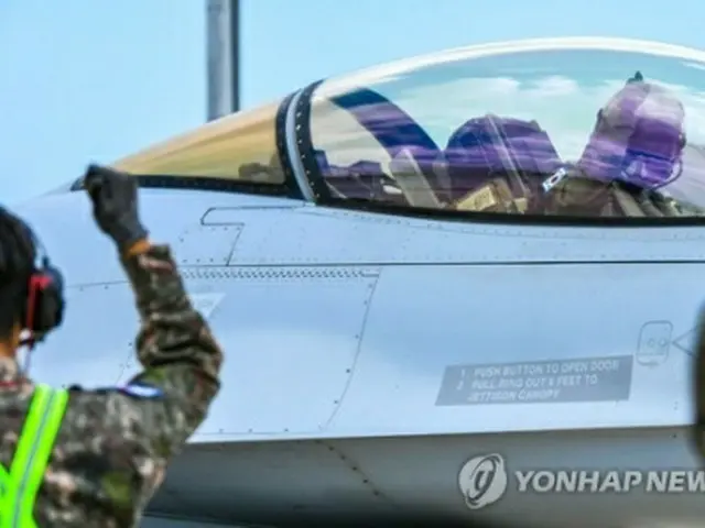 空軍戦闘機の操縦士（空軍提供）＝（聯合ニュース）≪転載・転用禁止≫