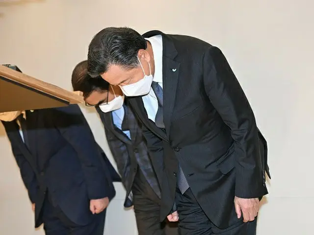 事故発生について謝罪するホ・ヨンインSPC会長（画像提供:wowkorea）