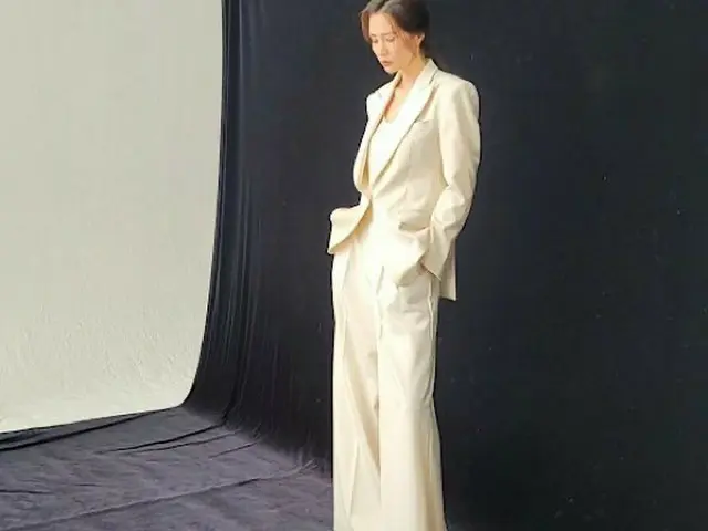 チン・アルム、熱心に働く新妻…「夫ナムグン・ミンがほれ直すスーツスタイル」（画像提供:wowkorea）