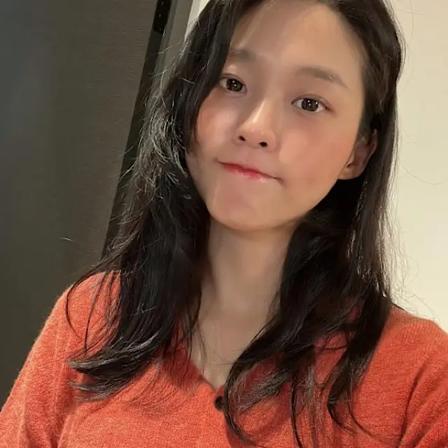 ソリョン（AOA）、ほっぺぷっくり…「ミニスカートを履いて誰とデート？」（画像提供:wowkorea）