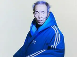 「イカゲーム」の”おじいさん俳優”ことオ・ヨンス、ファンキーなグラビア公開