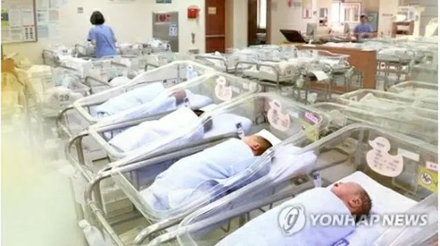 8月の出生数は前年同月比2．4%減の2万1758人だった＝（聯合ニュースTV）