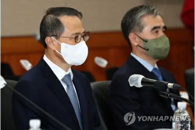国政監査に出席した国情院の金奎顕（キム・ギュヒョン）院長（国会写真記者団）＝２６日、ソウル（聯合ニュース）