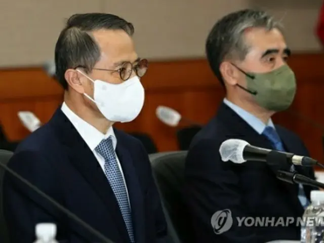 国政監査に出席した国情院の金奎顕（キム・ギュヒョン）院長（国会写真記者団）＝２６日、ソウル（聯合ニュース）
