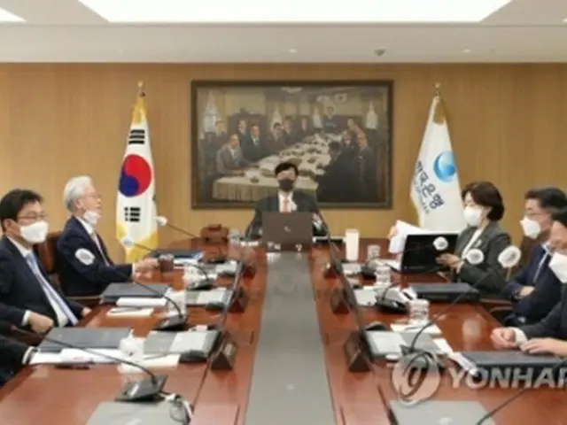 今月１２日、李昌鏞（イ・チャンヨン）韓国銀行総裁の主宰で開いた金融通貨委員会の定期会議（写真共同取材団）＝（聯合ニュース）
