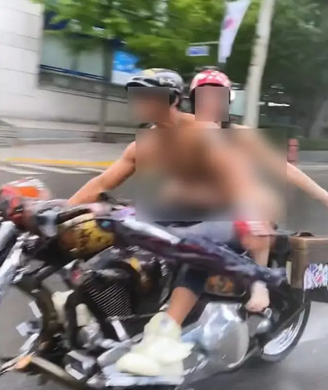 「江南オートバイビキニ」男女、検察に送致…過剰露出の疑い＝韓国（画像提供:wowkorea）