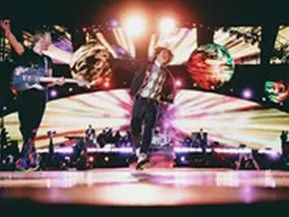 「BTS」JIN、「Coldplay」とステージ…「The Astronaut」初披露