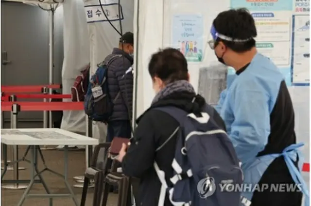 ソウル駅前の新型コロナ検査所＝（聯合ニュース）