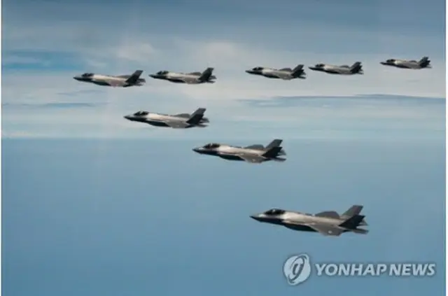 韓米の空軍が7月11～14日に実施した合同訓練の様子。F35Aの合同飛行訓練が初めて行われた（韓国空軍提供）＝（聯合ニュース）≪転載・転用禁止≫