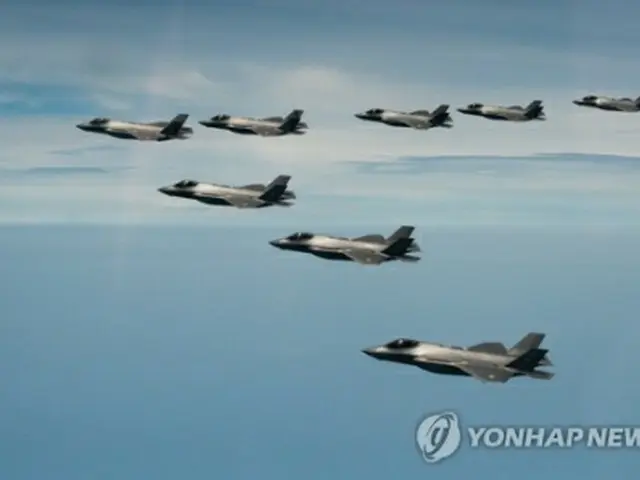 韓米の空軍が7月11～14日に実施した合同訓練の様子。F35Aの合同飛行訓練が初めて行われた（韓国空軍提供）＝（聯合ニュース）≪転載・転用禁止≫