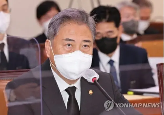 国会外交統一委員会で答弁する韓国の朴振・外交部長官＝31日、ソウル（聯合ニュース）