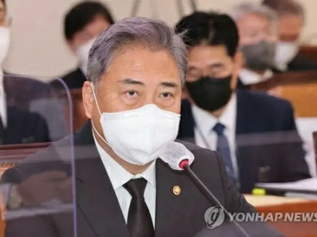 国会外交統一委員会で答弁する韓国の朴振・外交部長官＝31日、ソウル（聯合ニュース）