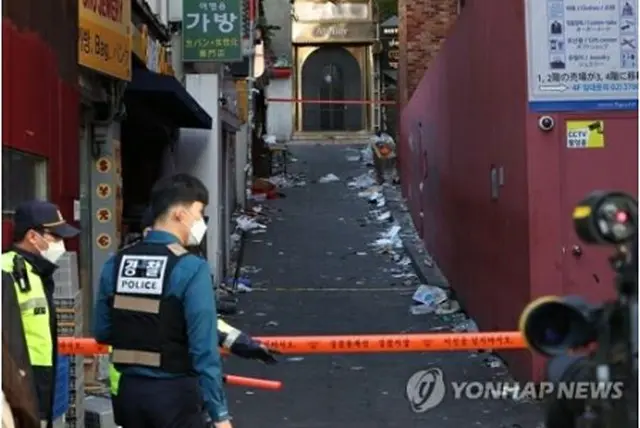 規制線が張られた事故現場＝３１日、ソウル（聯合ニュース）