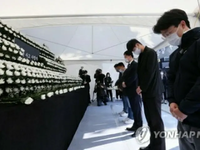 竜山区に設けられた焼香所を訪れた市民ら（共同取材）＝３１日、ソウル（聯合ニュース）