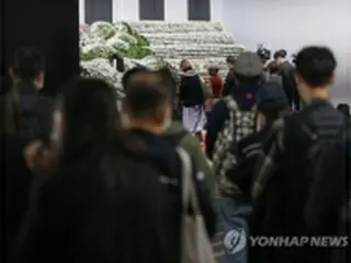 ソウル各地の合同焼香所に約１万人の弔問客　雑踏事故の犠牲者を追悼