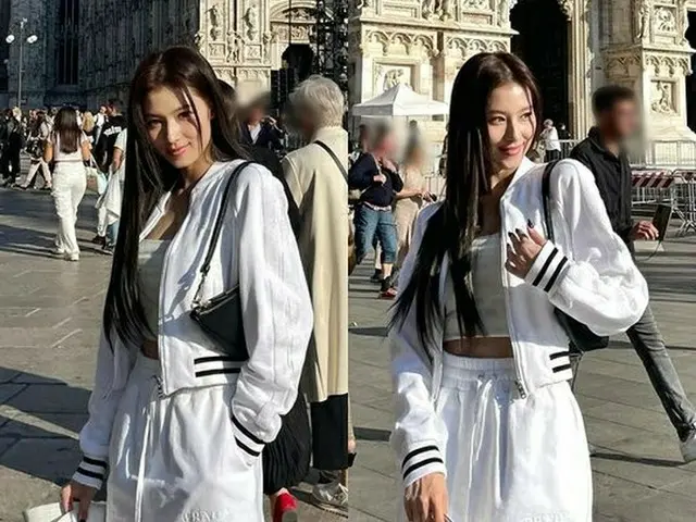 「TWICE」サナ、キュートな笑顔からグラマーなスタイルまで”反転の魅力”を披露