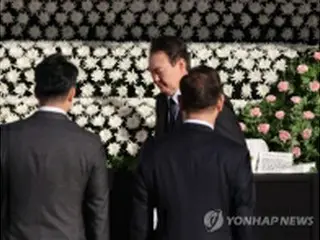 尹大統領の弔問続く　再びソウル市庁前広場の焼香所に＝前日は葬儀場にも