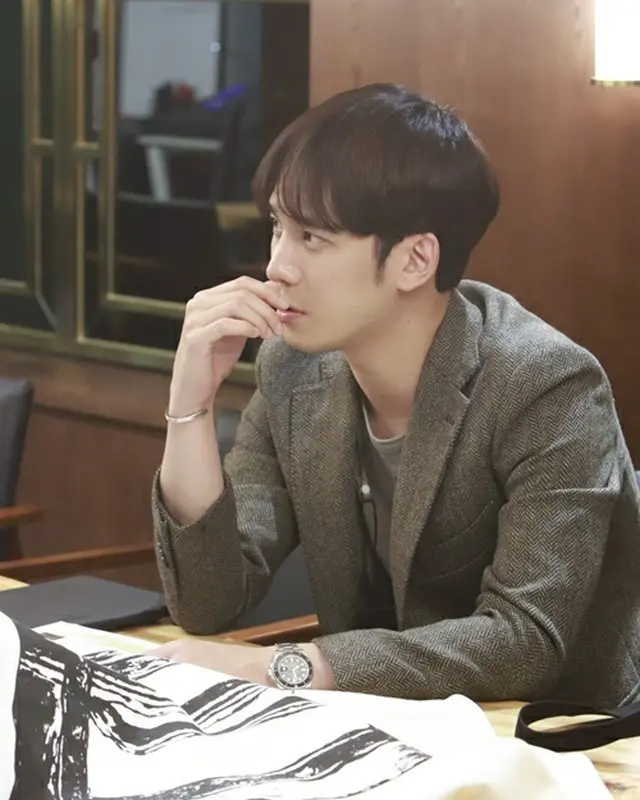 俳優兼画家パク・ギウン、現代美術のアイコン＝レアンドロ・エルリッヒ展を紹介（画像提供:wowkorea）