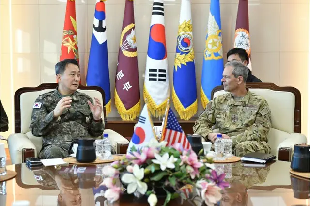 韓国の金合同参謀議長、米太平洋空軍司令官と会談...北朝鮮の軍事挑発を巡り協議（画像提供:wowkorea）