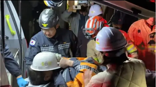 韓国の鉱山崩壊事故で取り残された作業員2人が生還…ビニールを張り、たき火で耐え（画像提供:wowkorea）
