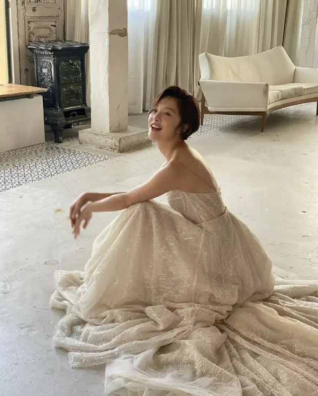 女優ファン・ボラが6日現所属事務所ワークハウスカンパニーのキム・ヨンフン代表と結婚する。（画像提供:wowkorea）