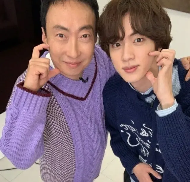 「BTS」のJIN、どうしてそこから出てくるの？…パク・ミョンスと義理を守ったワールドスター（画像提供:wowkorea）