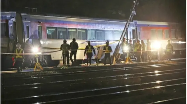 脱線した列車＝７日、ソウル（聯合ニュース）